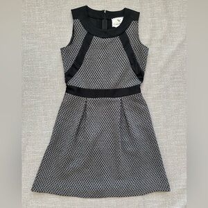 Tabitha Sleeveless Fit & Flare Dress – Black & Gray Textured Pattern | Size 4